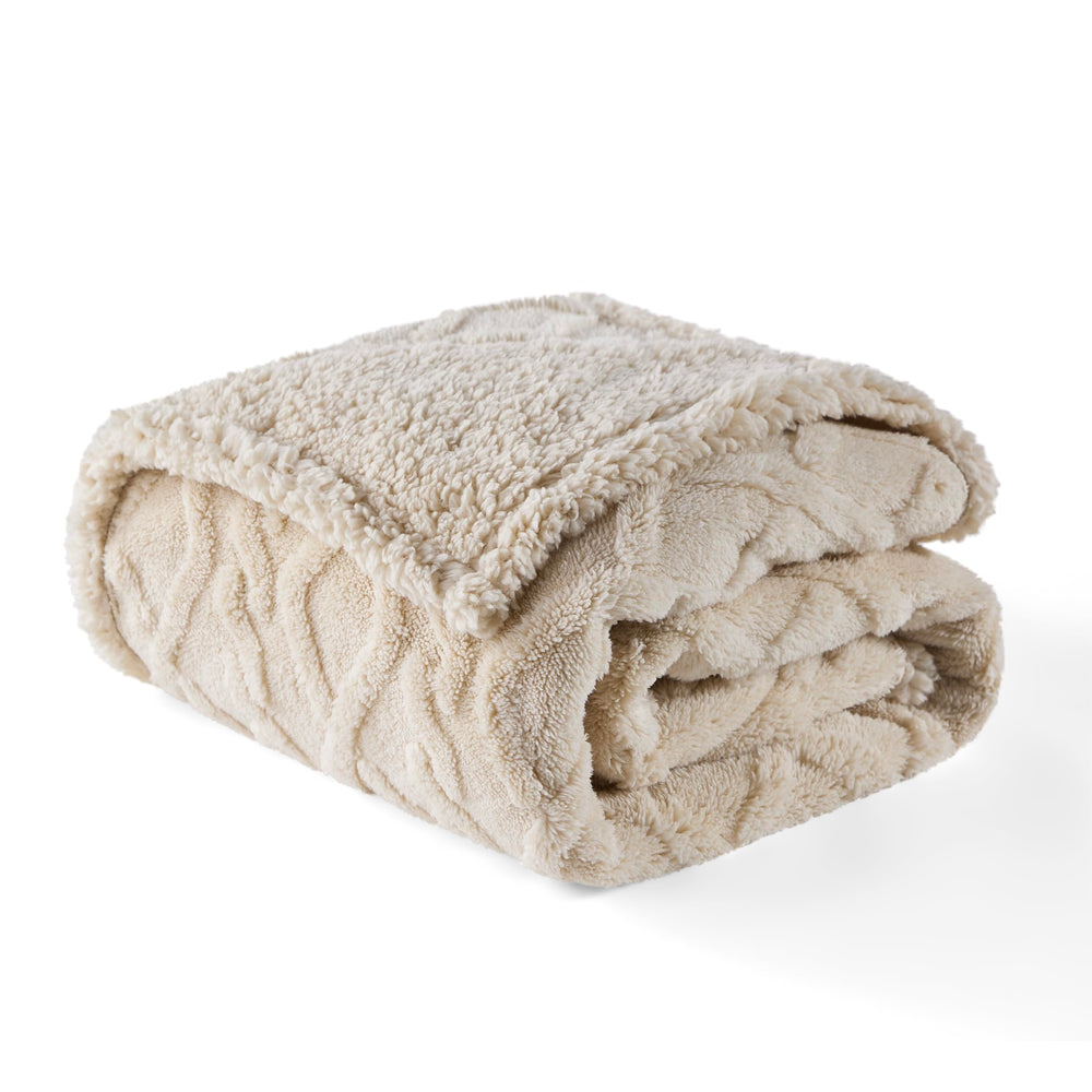 Bedsure edge-stitched durable pet blanket with neat seams