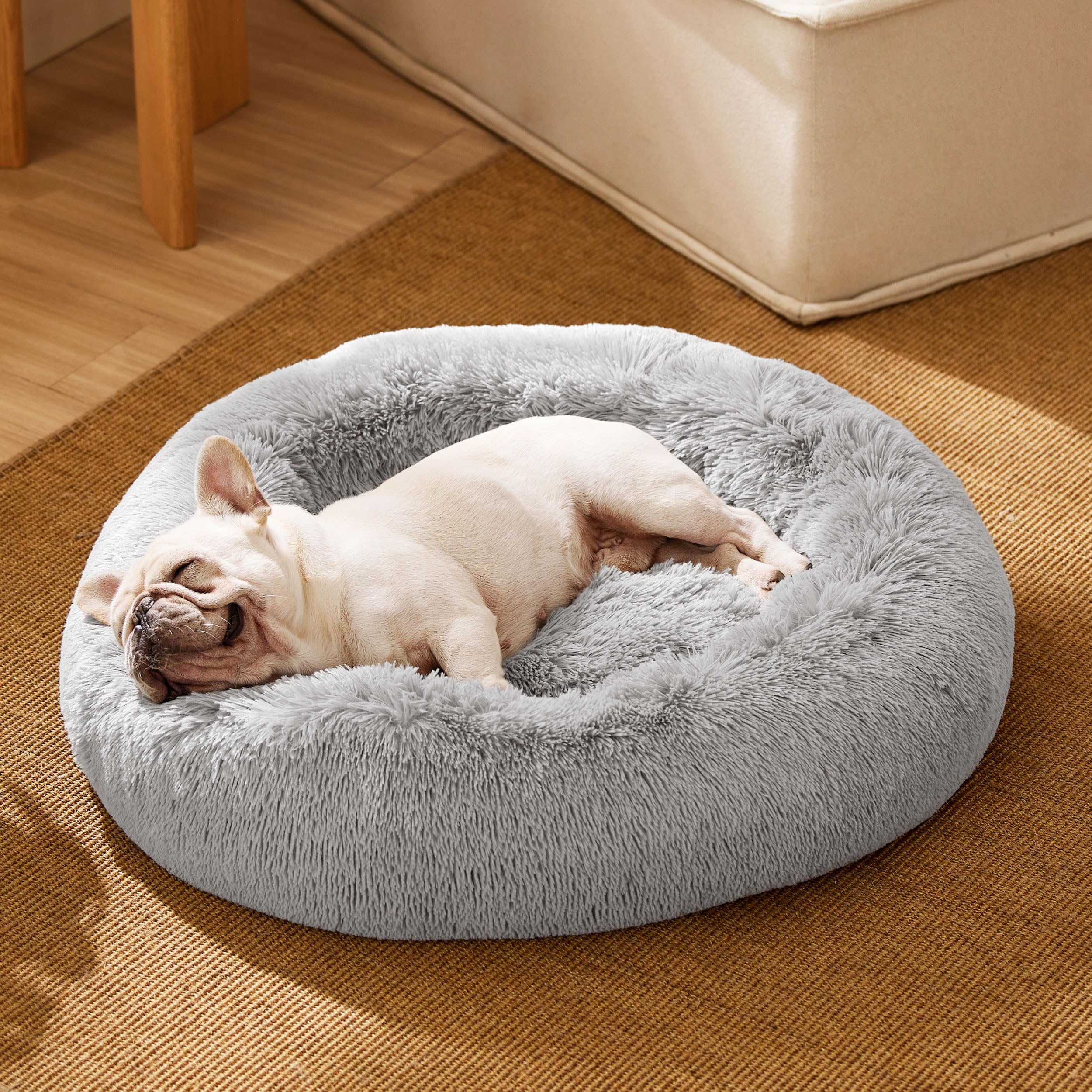 Bedsure machine-washable small pet bed simplifies cleanup for pet owners.