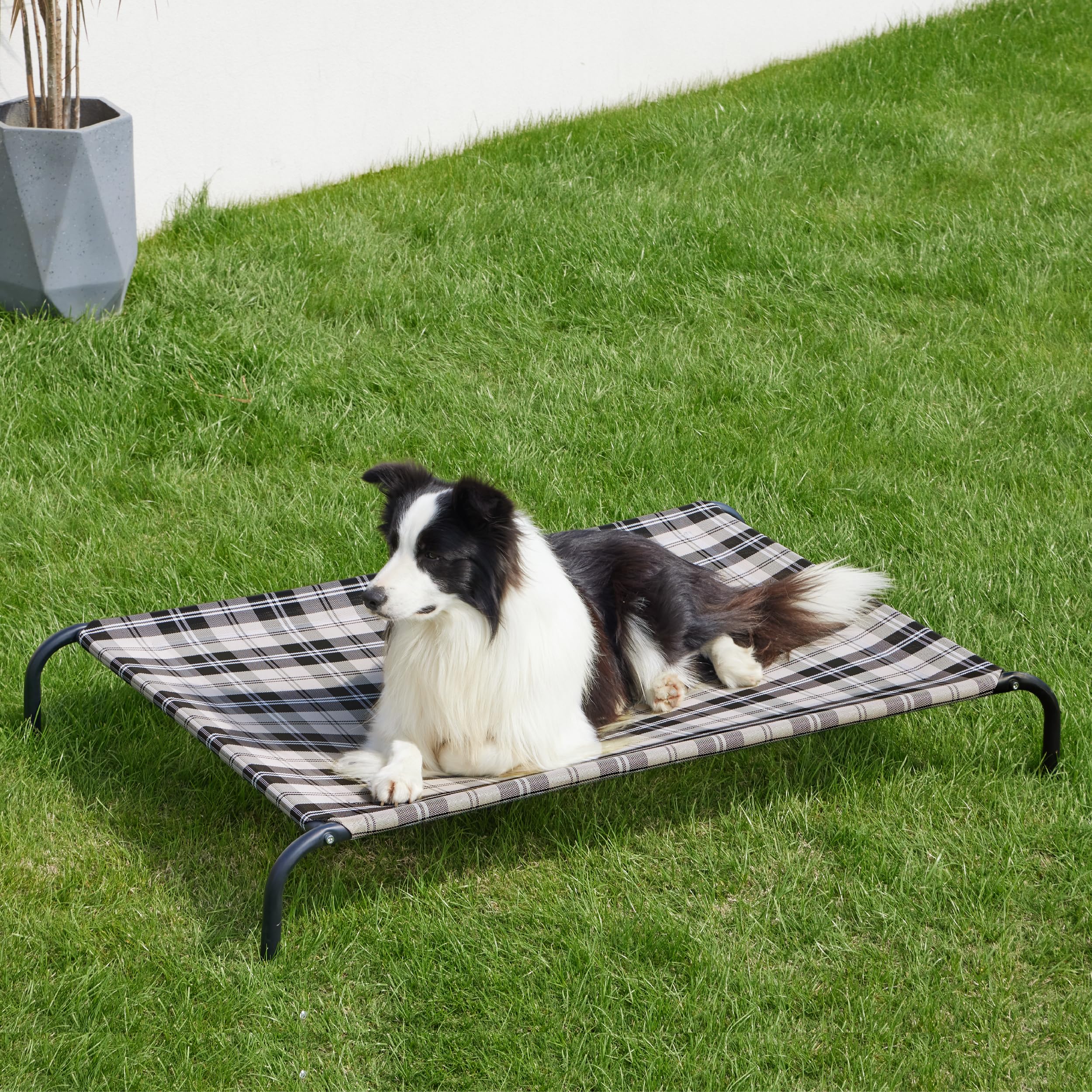 Bedsure outdoor elevated dog bed checkered-white highlights stylish pattern and breathable comfort.