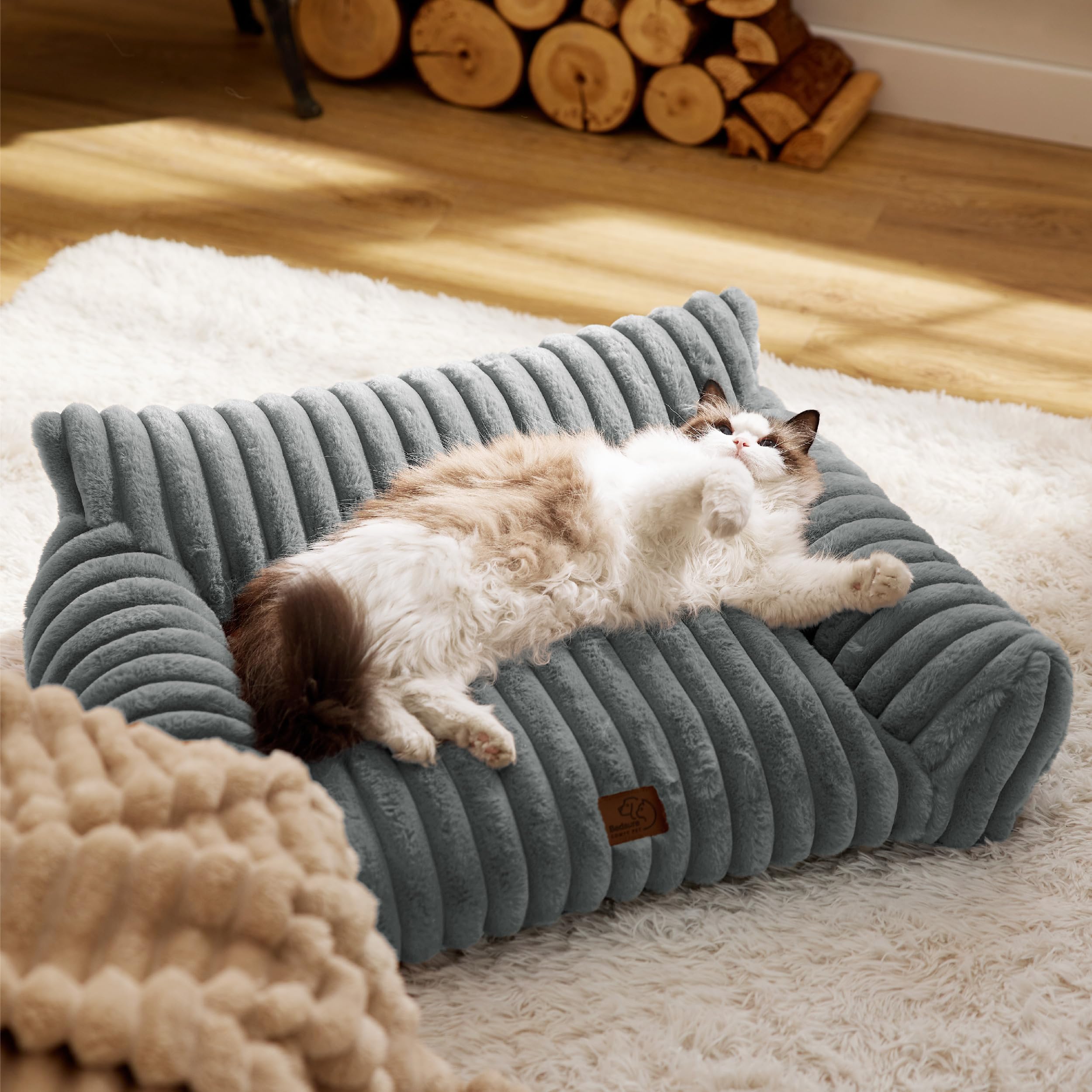 Bedsure warm grey cozy scene highlights interior-friendly pet comfort.