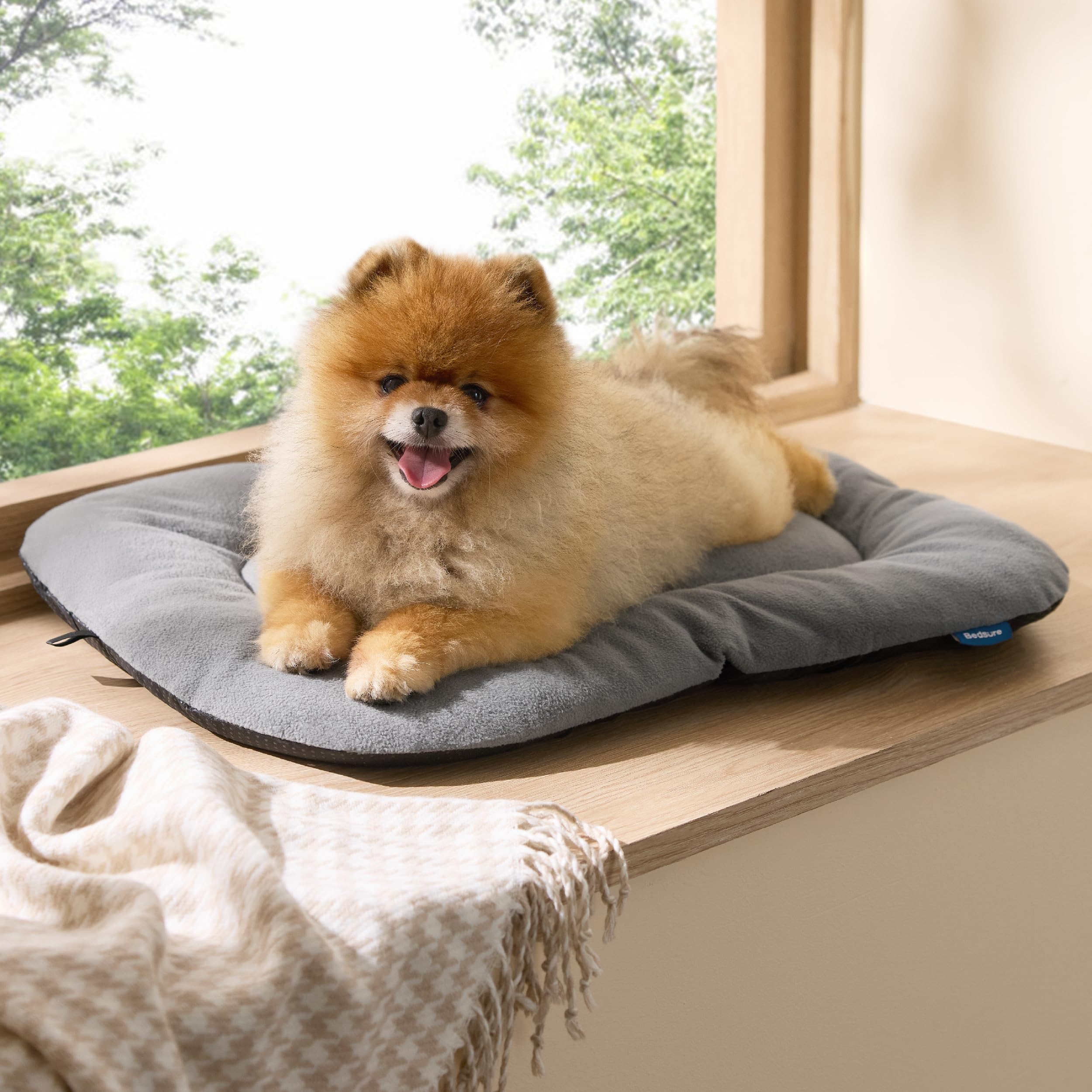 Bedsure easy-clean feature shown with machine wash suitability.