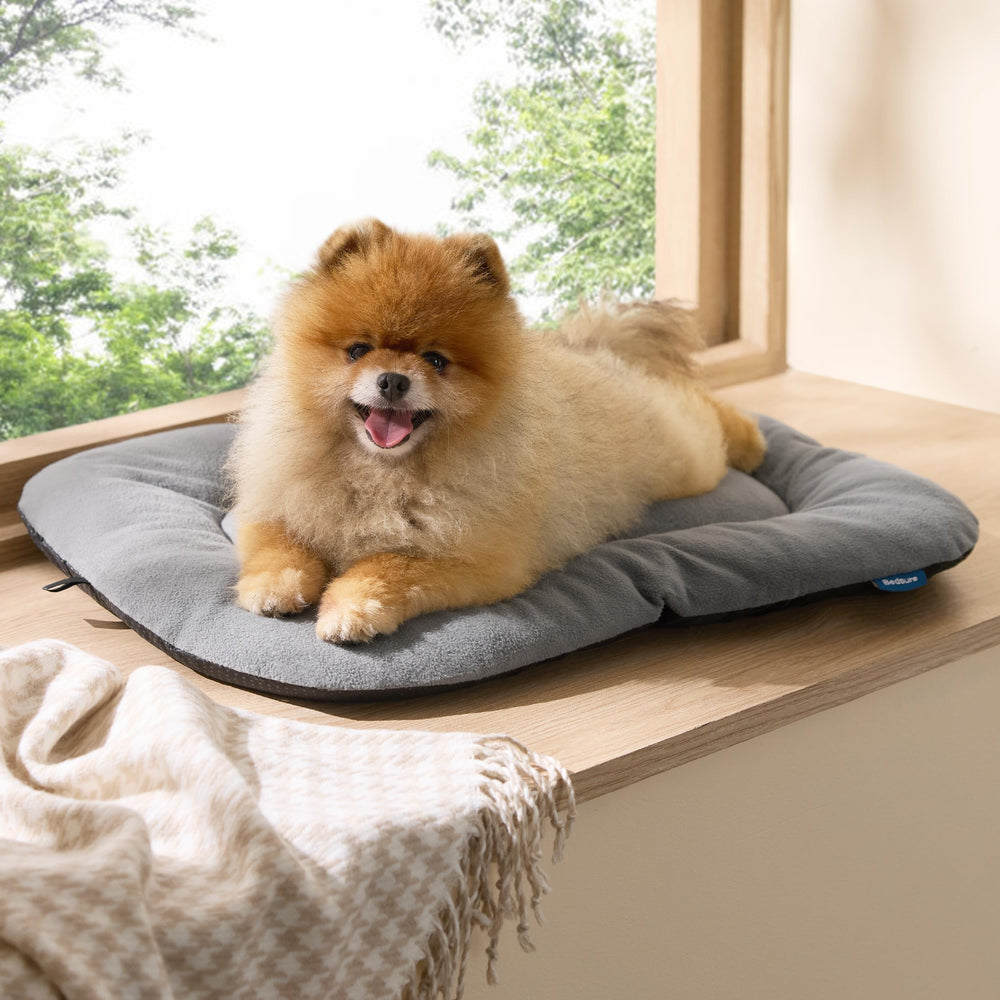 Bedsure easy-clean feature shown with machine wash suitability.