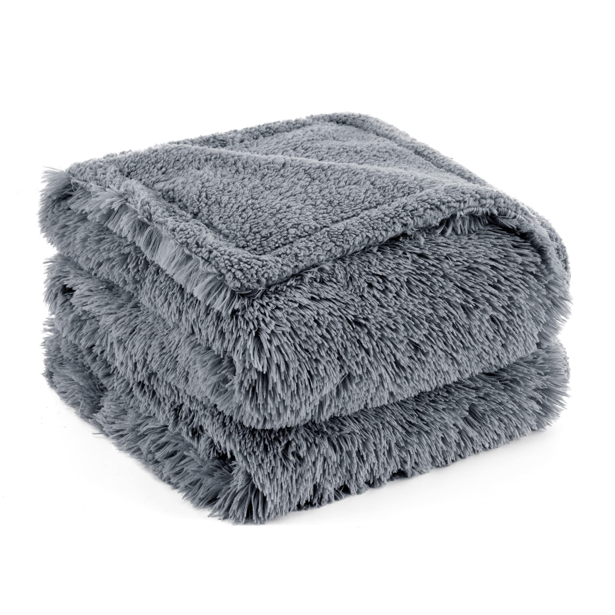 Bedsure washable pet blanket simplifies cleaning with cold-water machine washing.