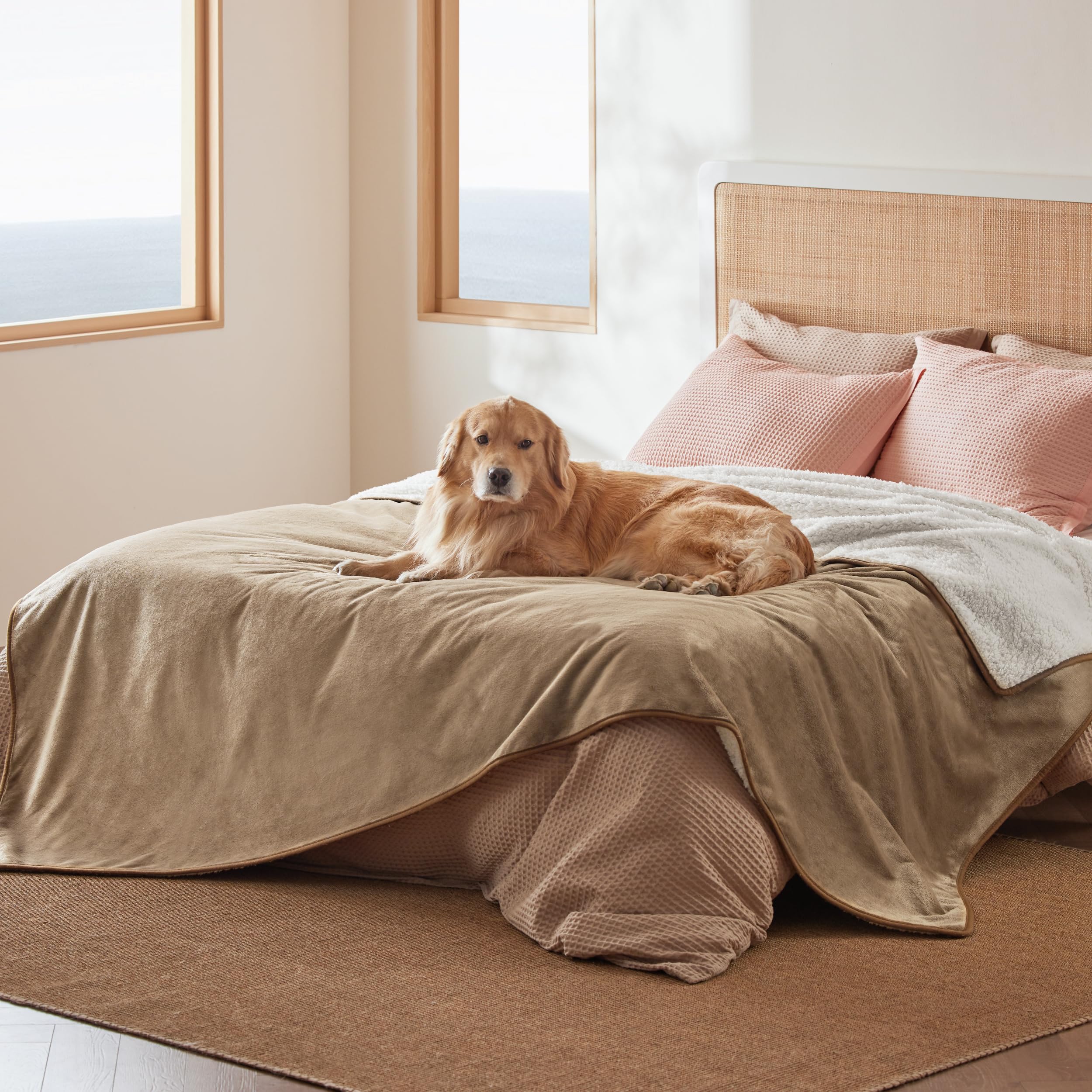 Bedsure waterproof blanket sherpa side for warm, cozy pets