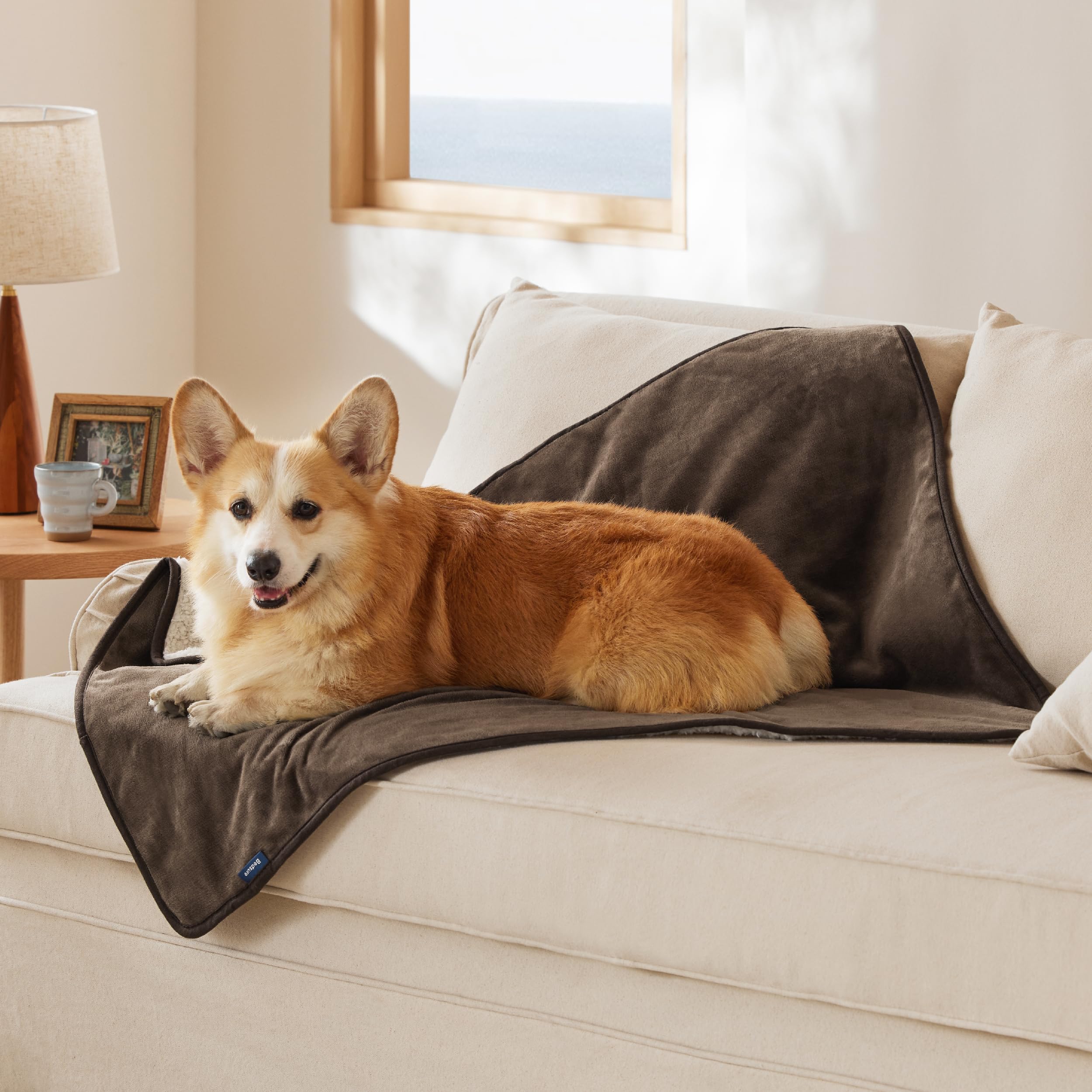 Bedsure waterproof dog blanket coffee brown close-up on sherpa side showcases plush warmth.