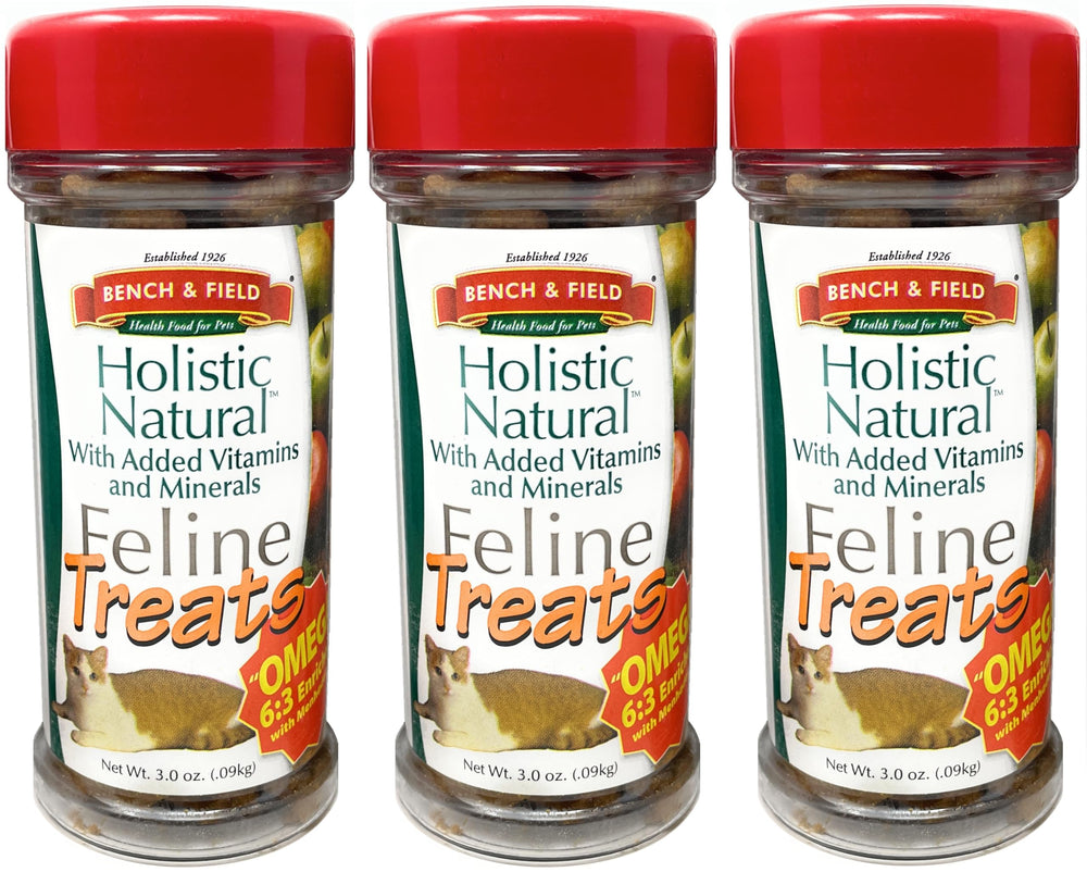 Bench & Field Holistic Cat Treats: crunchy fish-shaped bites for a tasty, low-calorie snack.