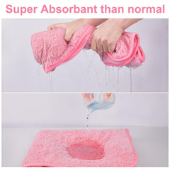 Bienbee dog bathrobe quick-dry fabric in action shows fast post-bath absorbency.