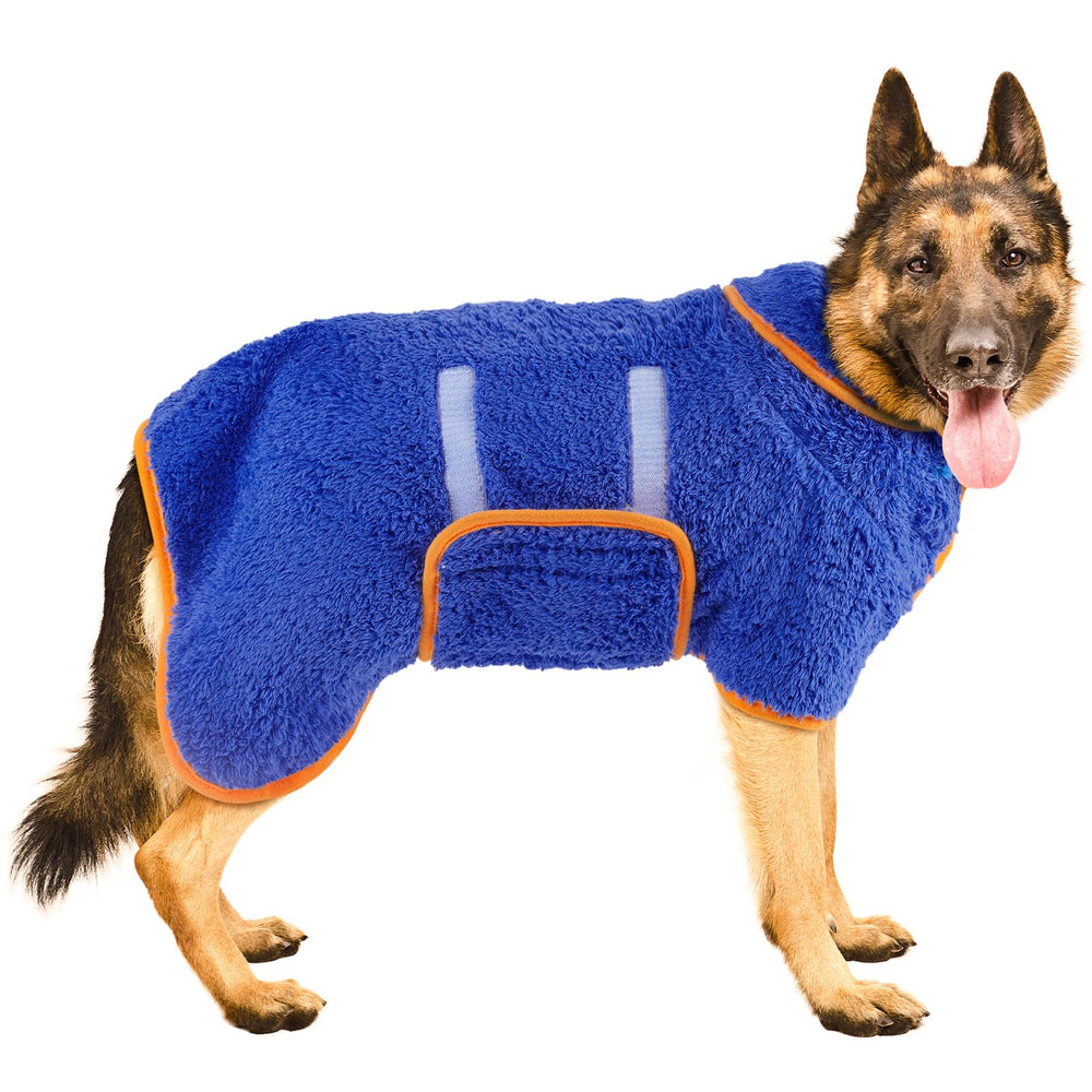 Bienbee dog bathrobe quick-dry fabric close-up enables faster post-bath drying.
