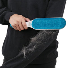 Big Bang Paws self-cleaning base in action for quick fur release.
