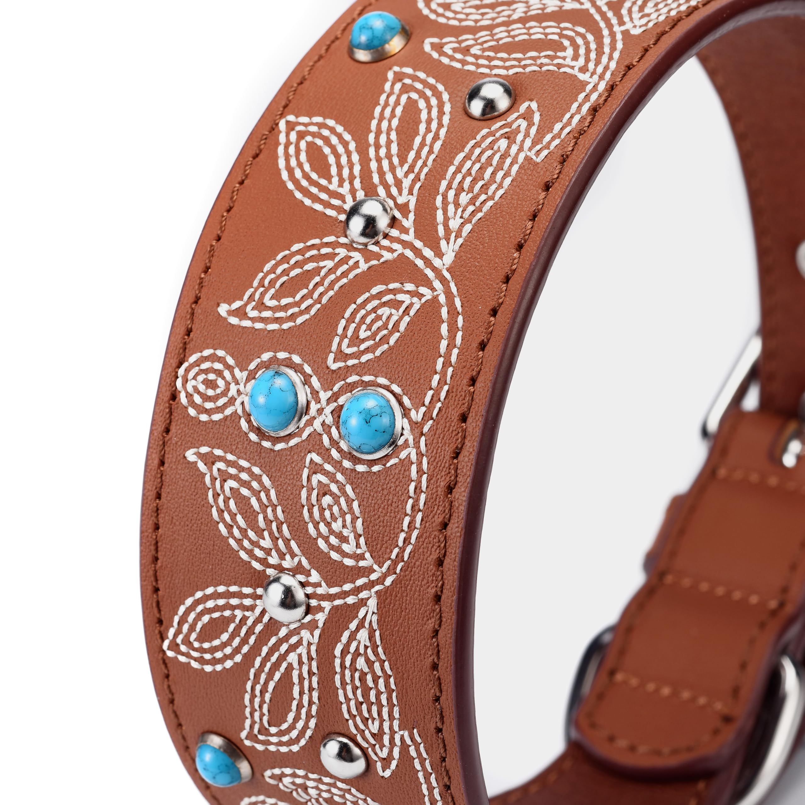 Blueberry Pet gold-tone hardware collar stands up to ranch-life activities.
