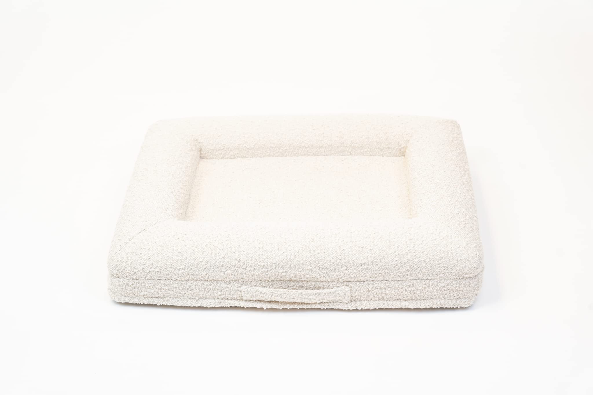 Bluewater Dog snug bolster supports neck comfort.