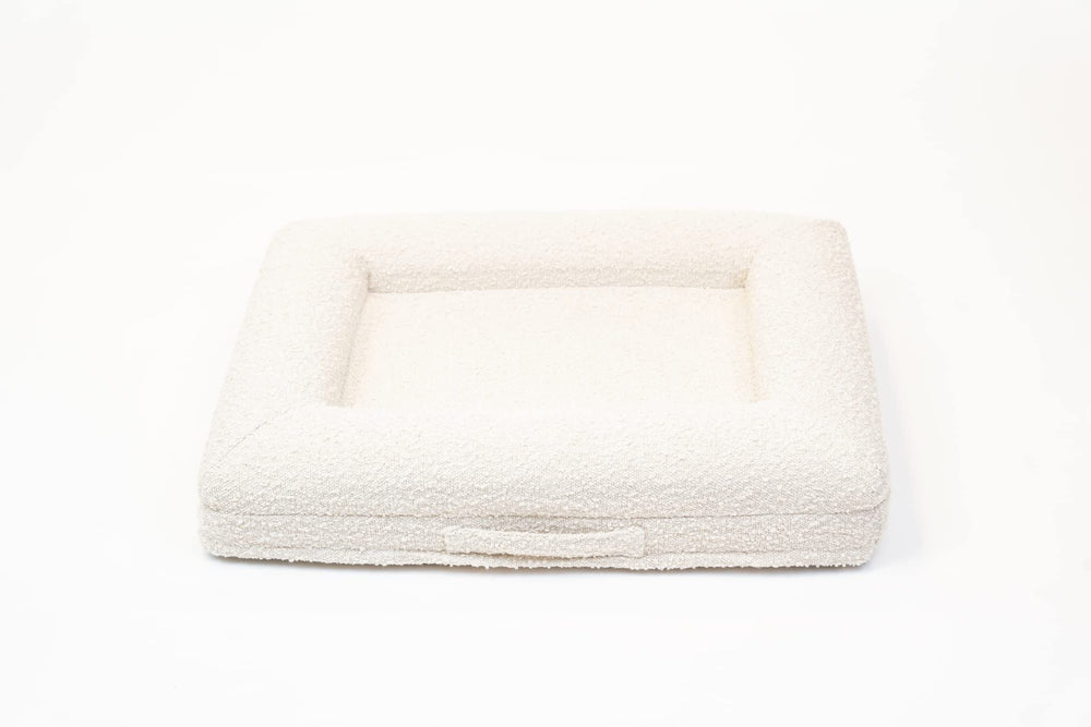 Bluewater Dog snug bolster supports neck comfort.