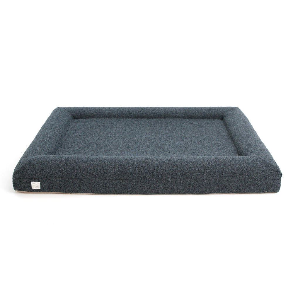 Bluewater Dog YKK zipper with recycled plastic minimizes wear and eases removal.