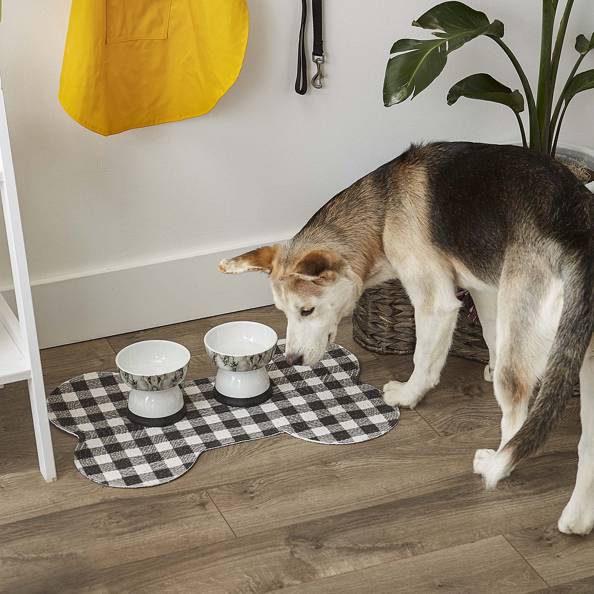 Bone Dry DII ultra-absorbent mat helps keep carpets and hardwoods cleaner.