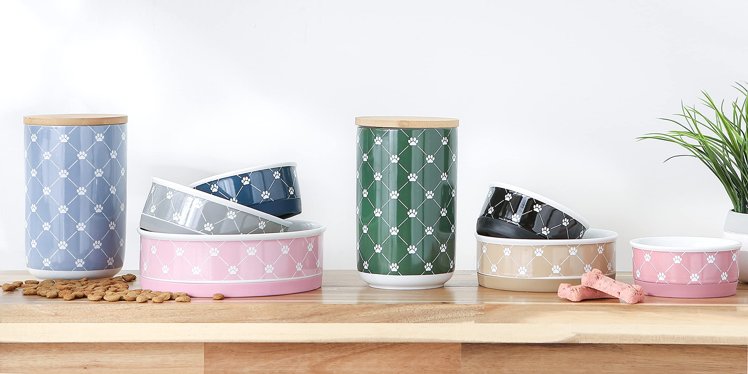 Bone Dry lattice-detail bowls add decorative charm to meals.