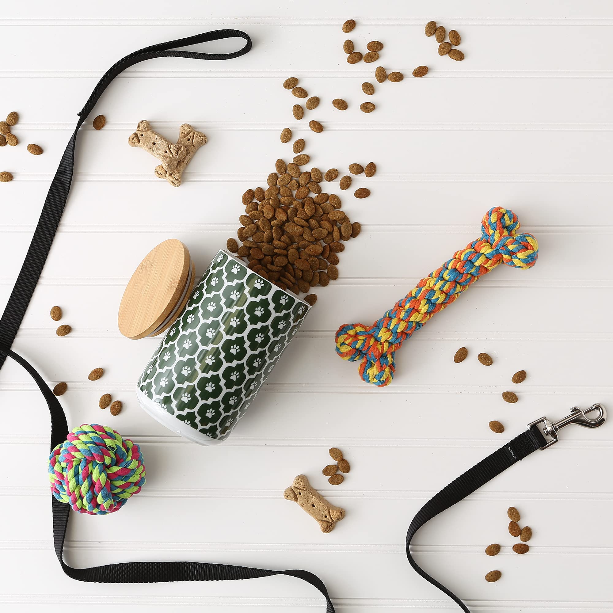Bone Dry Lattice full set displays cohesive kitchen decor and practical storage.