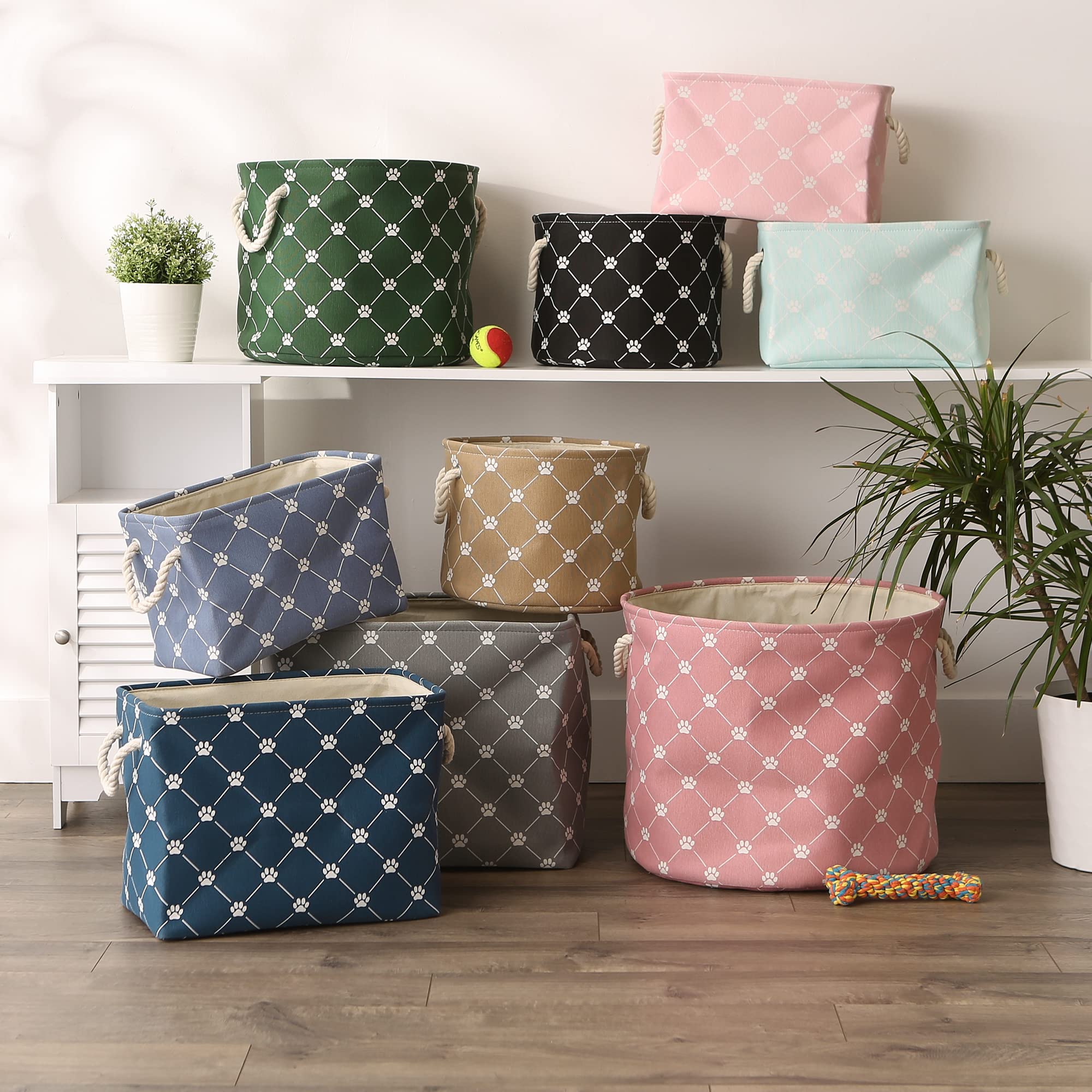 Bone Dry pet storage handles enable easy transport to tidy spaces.