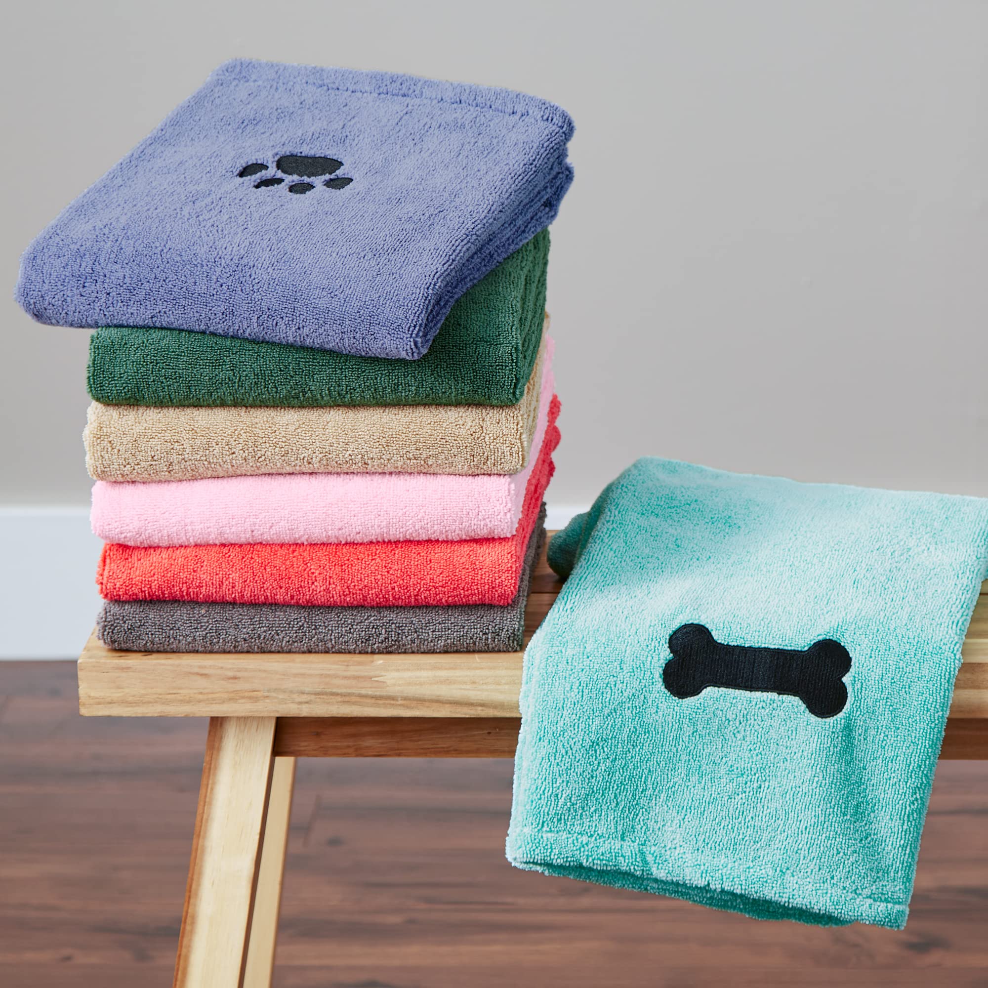 Bone Dry Pet Towel warm and cozy grooming sessions with soft fabric.