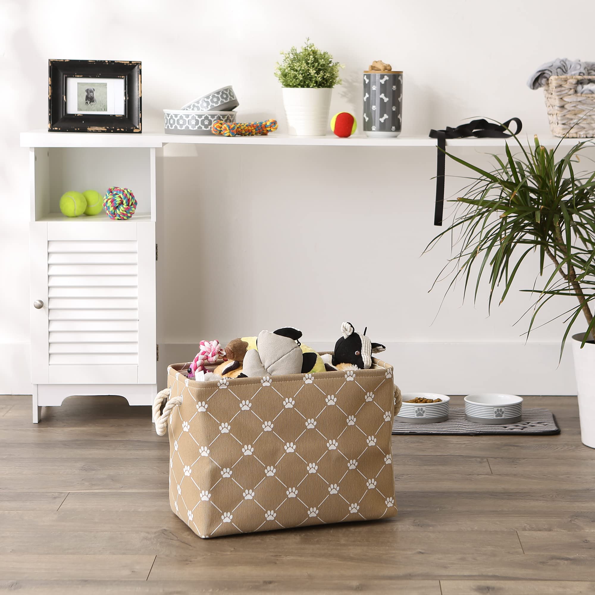Bone Dry Trellis easy-clean surface for fast wipe-downs.