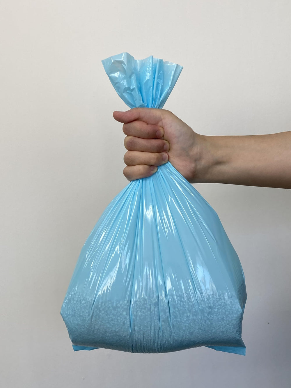 BOS unscented close-up highlights odor sealing technology for fresh disposal
