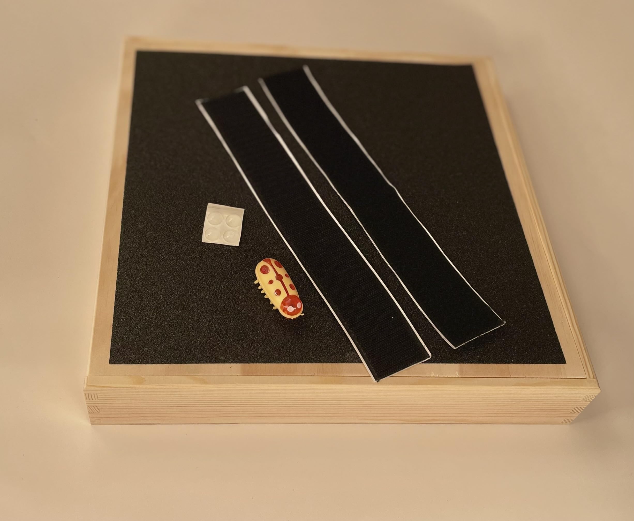 Bridge Cutters treat-box-compartment reveals convenient snack storage during grooming.