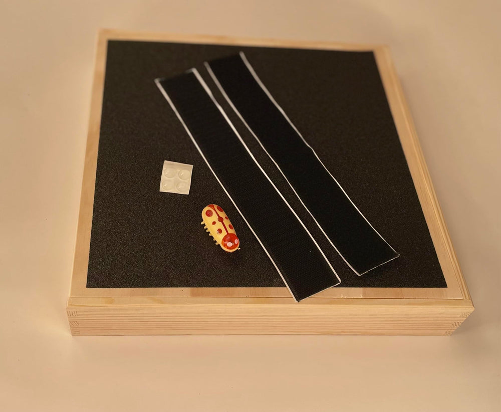 Bridge Cutters treat-box-compartment reveals convenient snack storage during grooming.
