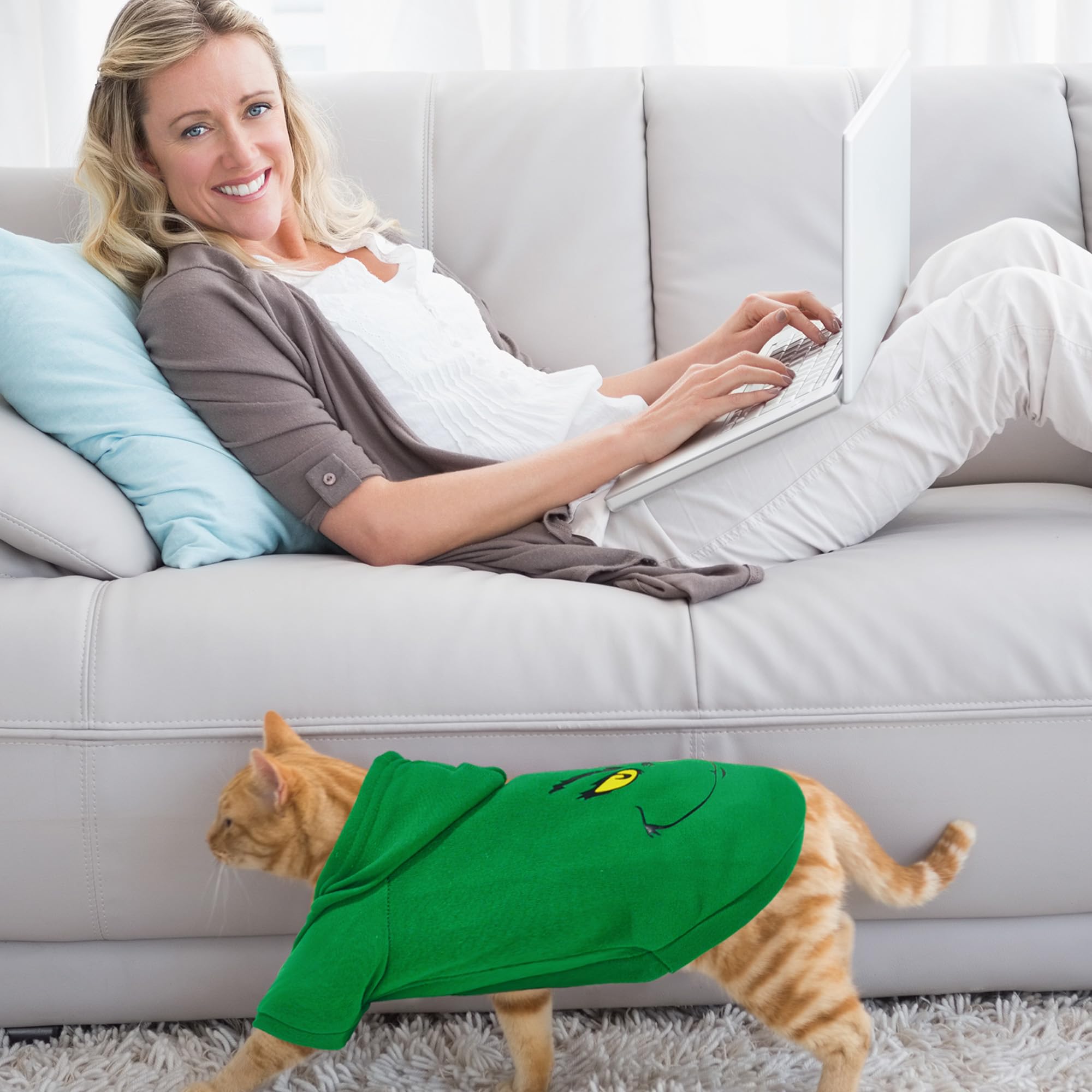 BROENO dog hoodie plush interior highlights soft, comfortable lining for indoor lounging
