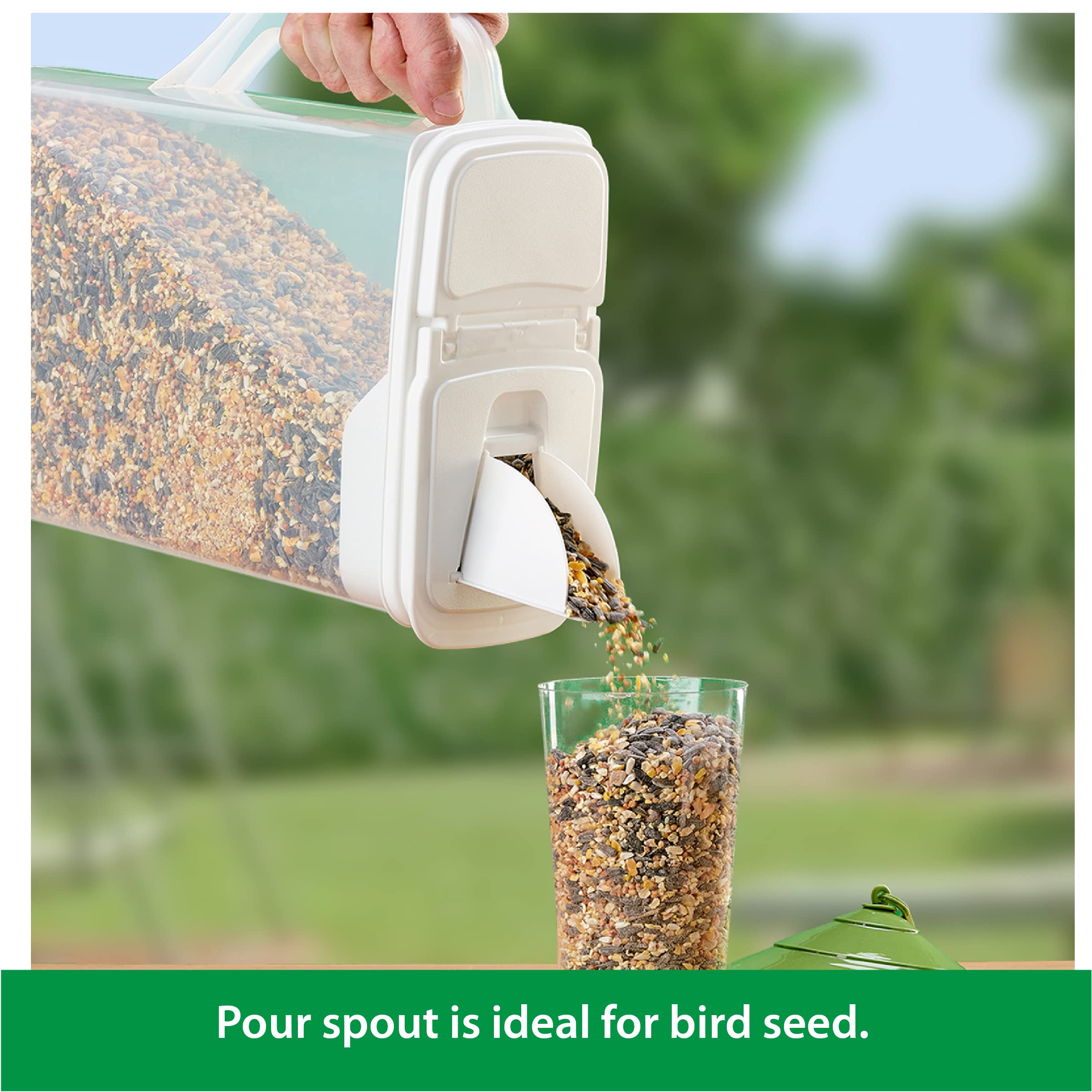 Buddeez EZ Flip lid with pour spout enables mess-free feeding.