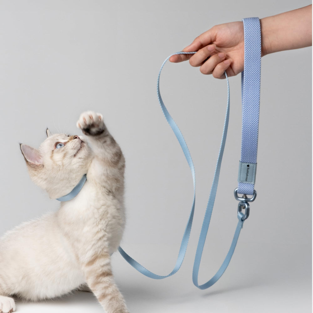 BuddyArmor figure-8 ergonomic design image conveys full range of motion during play