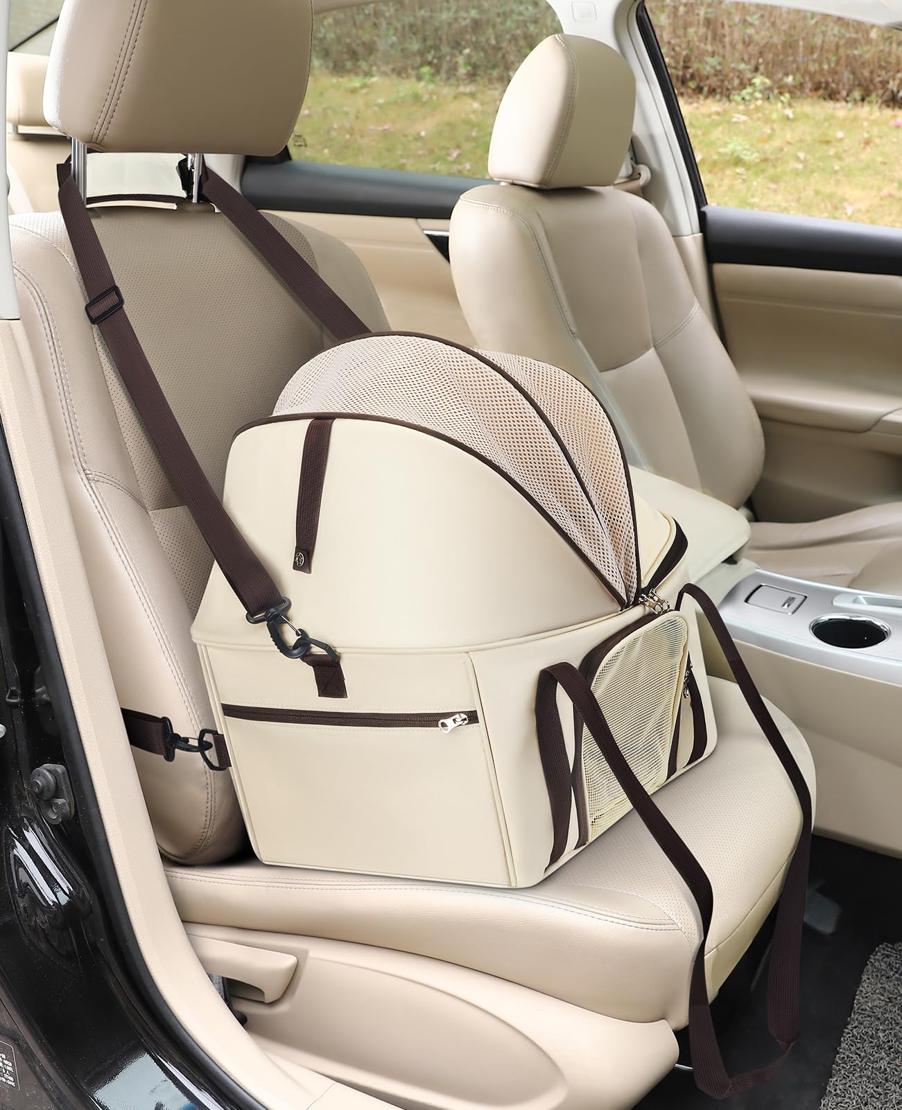 BurgeonNest built-in safety leash keeps your pet secure during car rides.