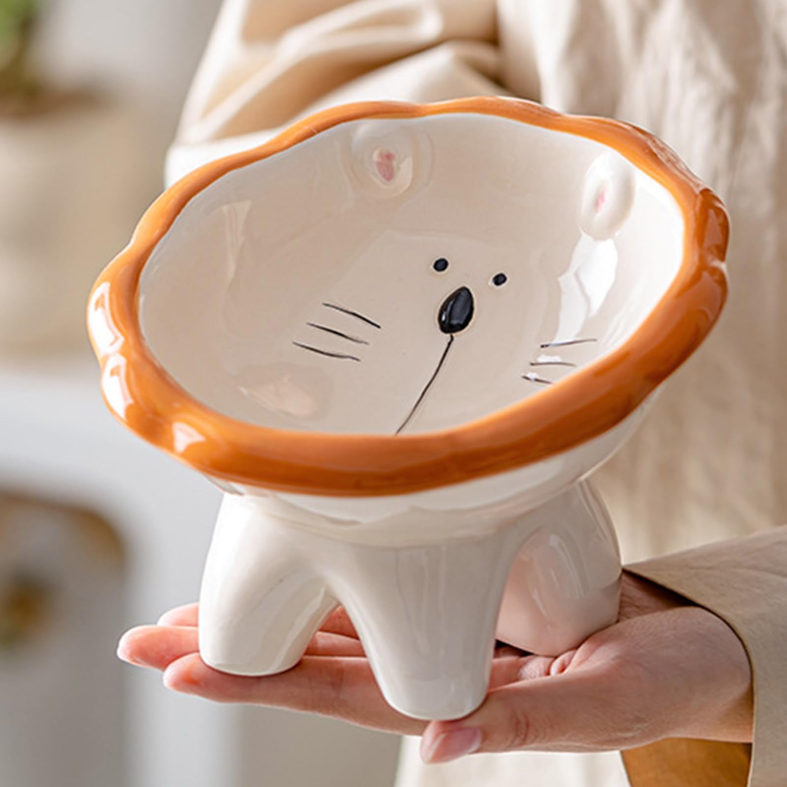 Busnos non-slip base keeps the bowl steady during feeding