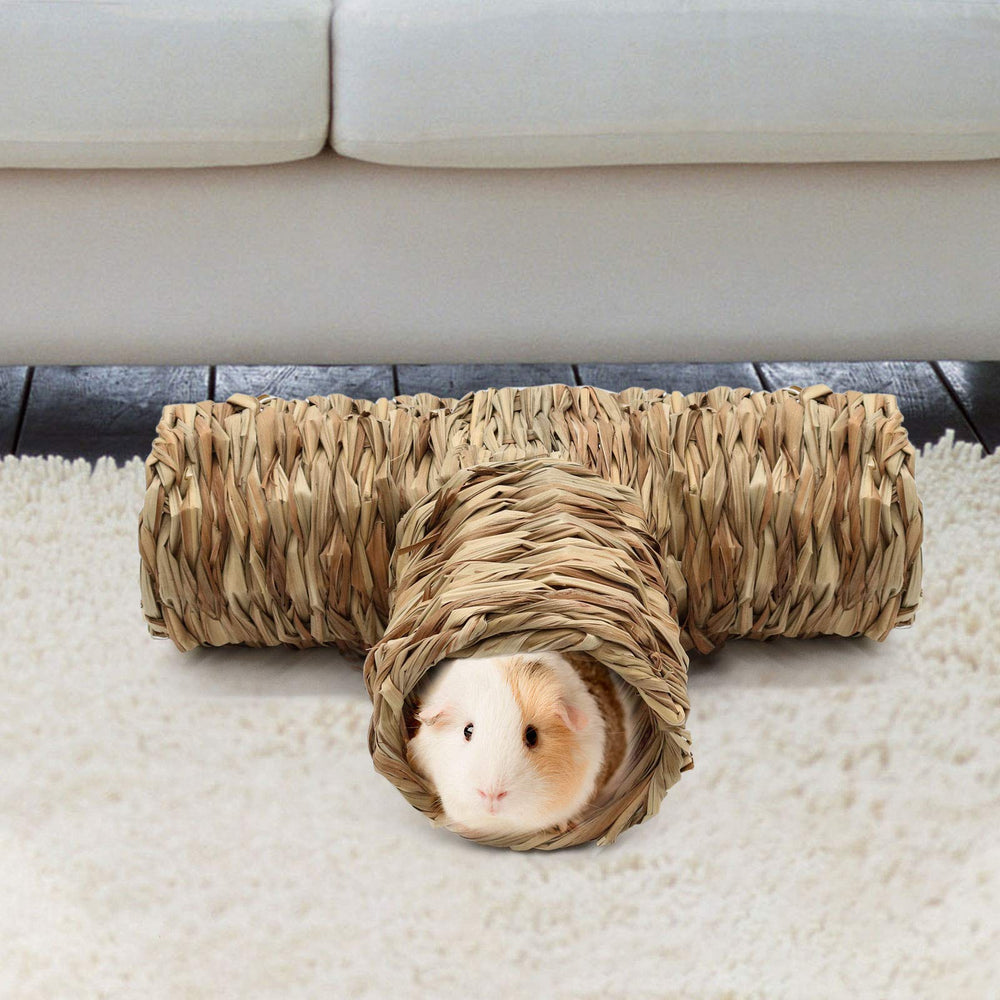 BWOGUE Hamster Grass Tunnel materials close-up showing safe, nail-free grassy construction.