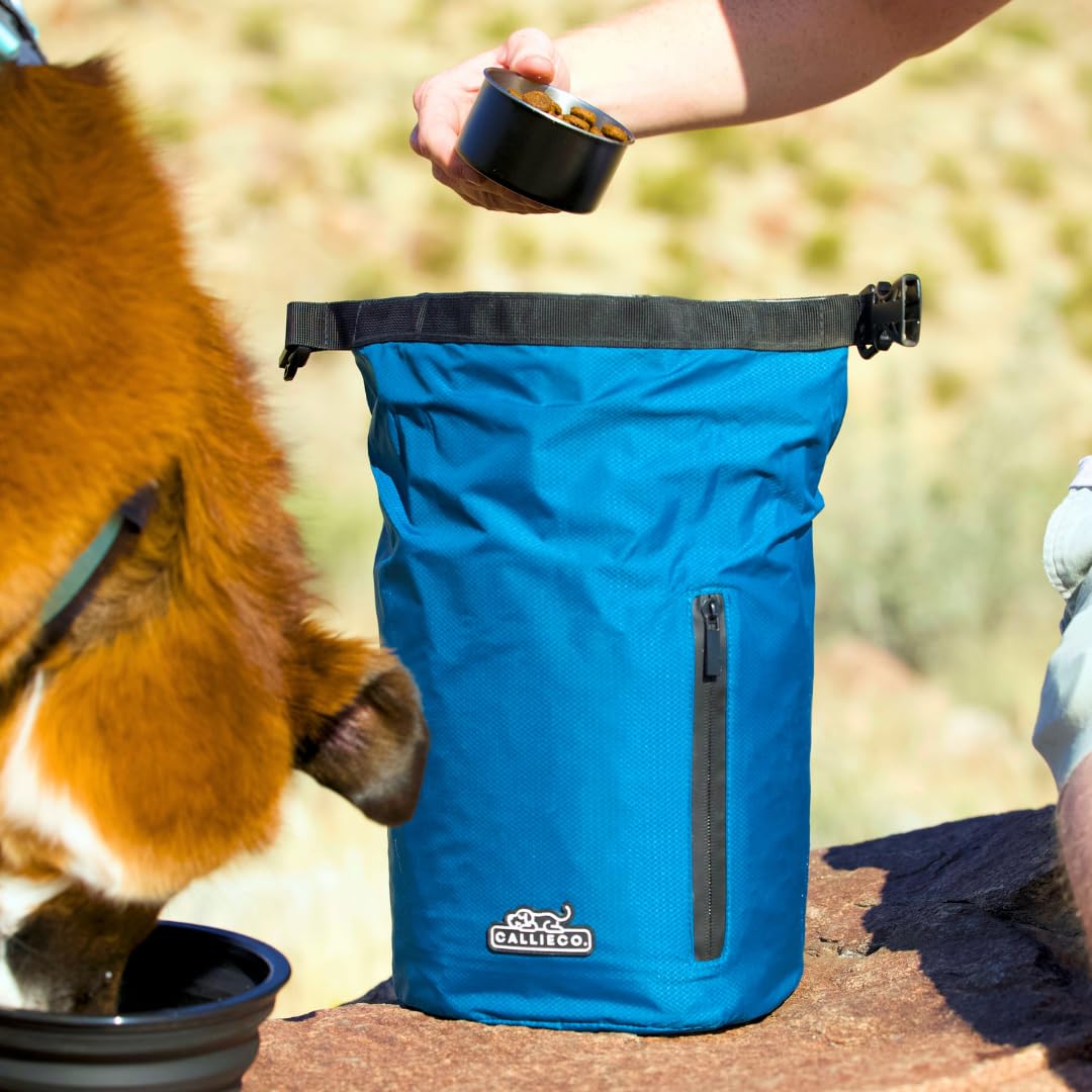Callieco dog food travel bag D-ring clip adds handy attachment on trips.