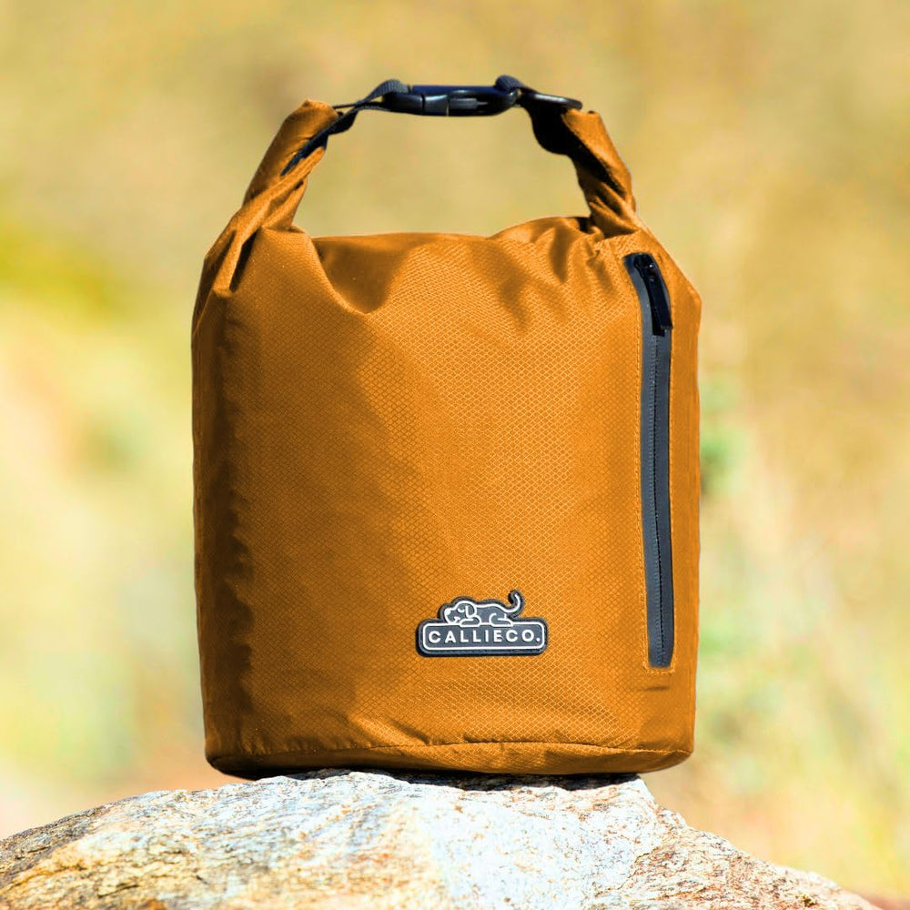 Callieco dog food travel bag compares 32 and 64 cup sizes