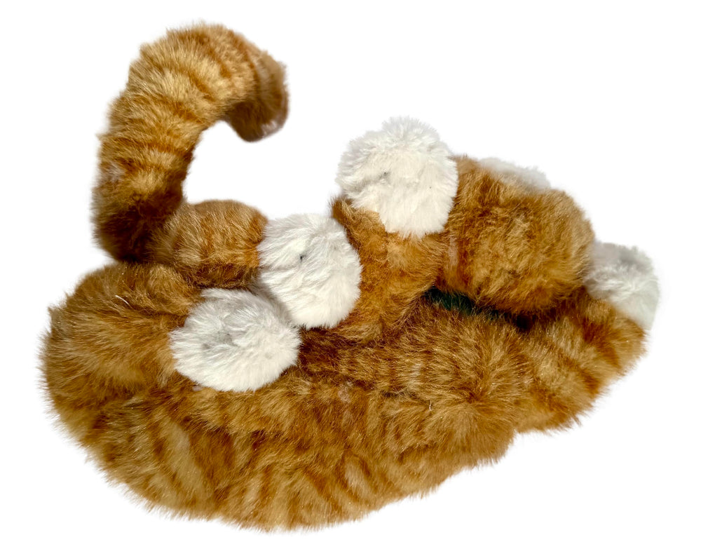Calmeroos pet-sleeping scene shows calmer night routine with heartbeat comfort.