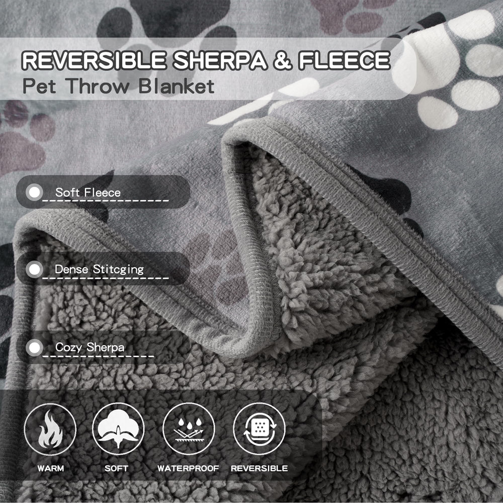 CAPT.SNOOZE dog-relax on blanket provides comfy spot for naps