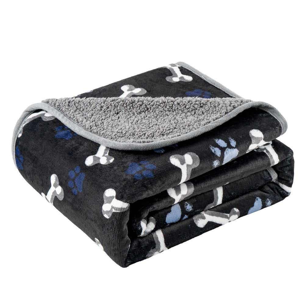 CAPT.SNOOZE waterproof dog blanket Navy Paws on sofa protects furniture from spills