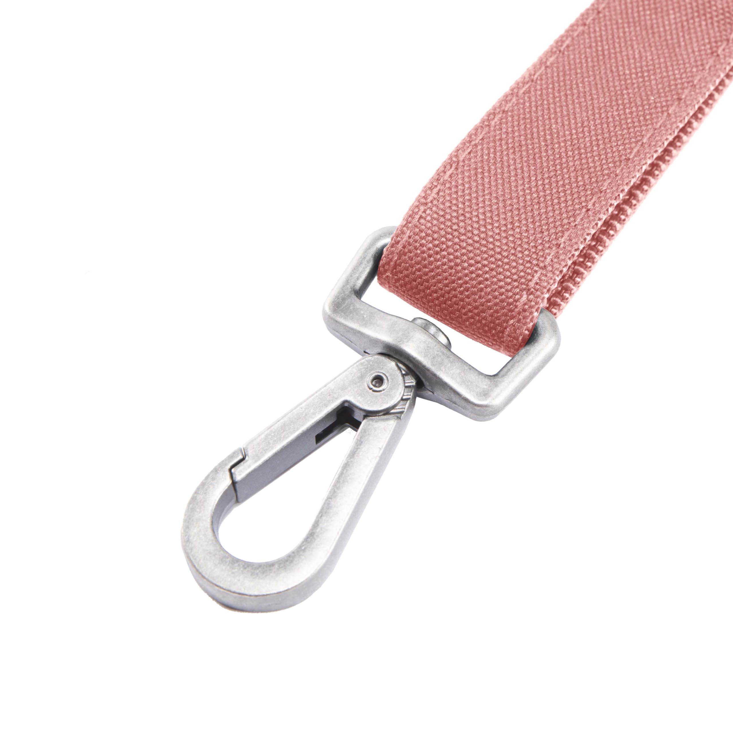 Carhartt Field Dog Leash gate-style clip shows multiple secure attachment options for versatile use.