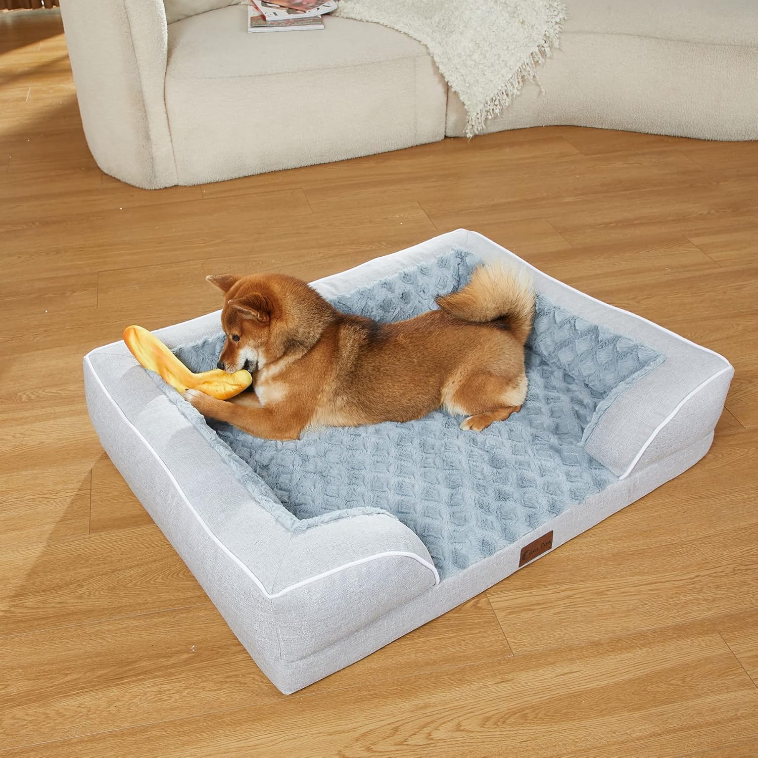 Casa Paw washable outer cover is easy to remove for cleaning.