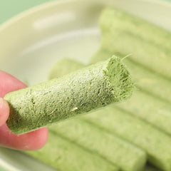 Cat Grass Teething Sticks close-up ingredients—chicken and catgrass for a balanced diet