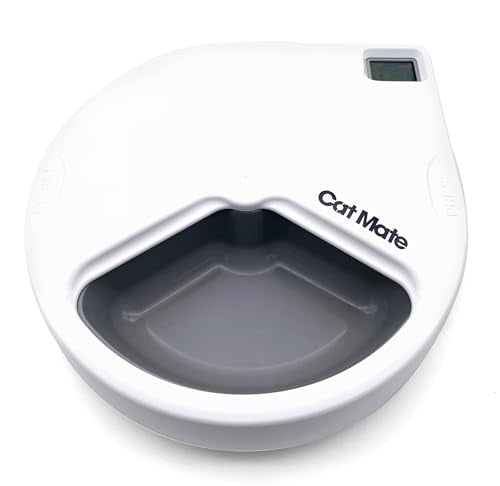 Cat Mate C300 automatic feeder closeup highlighting three meal compartments.