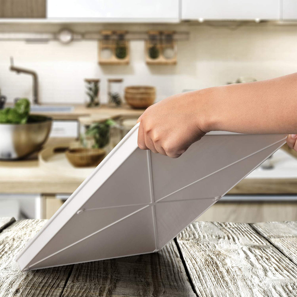 CatGuru Cat Food Mat dishwasher-safe tray simplifies post-meal cleanup.