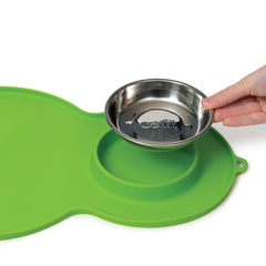 Catit placemat flexible silicone is easy to clean after meals.