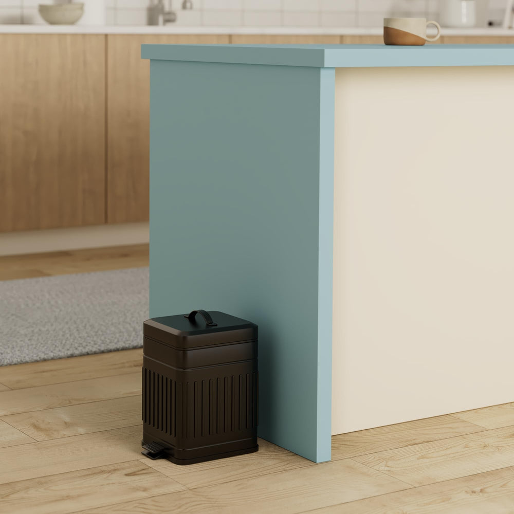CEROELDA trash can with lid closed demonstrates odor-control and clean look