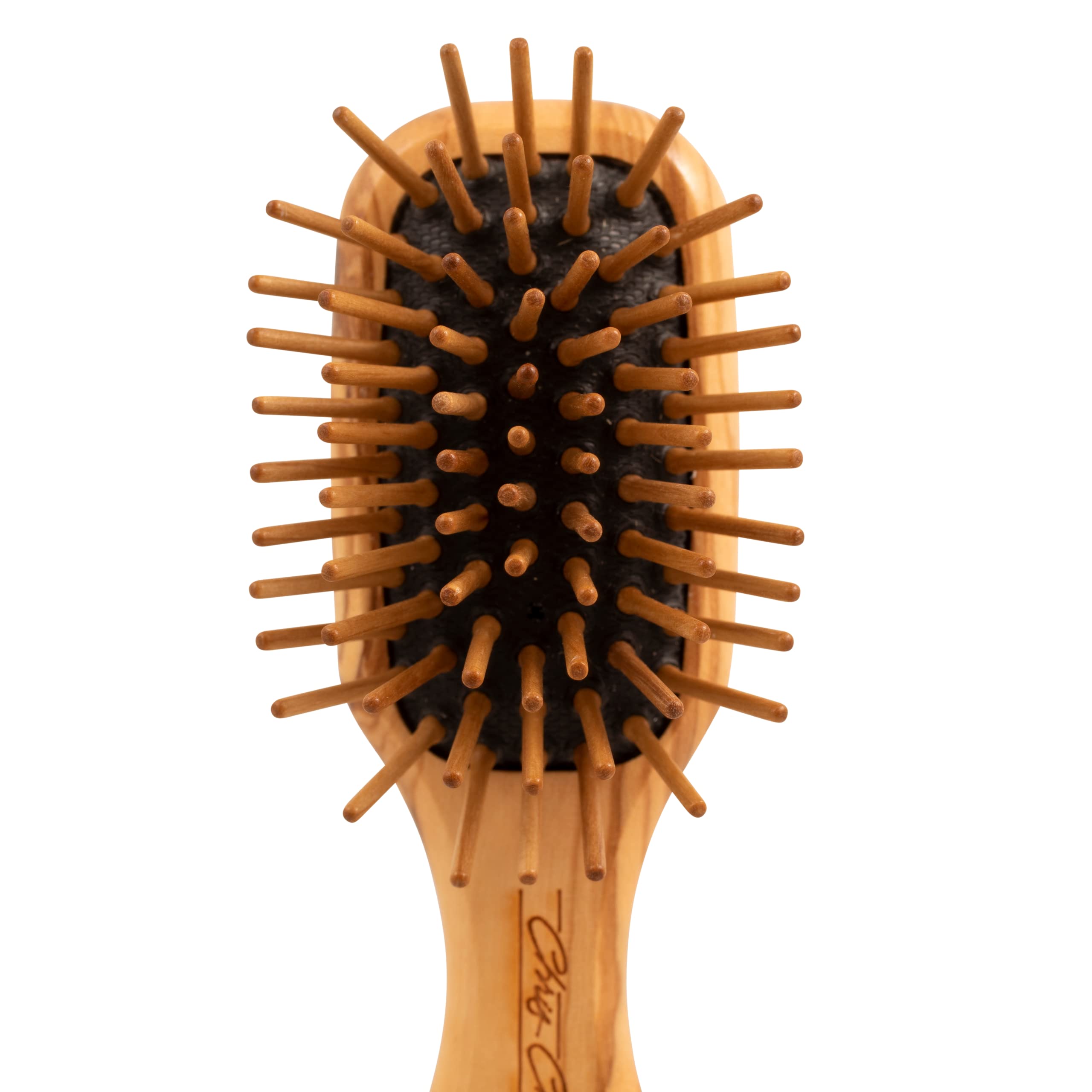 Chris Christensen Coat-friendly brush with vented cushion for flexible movement.