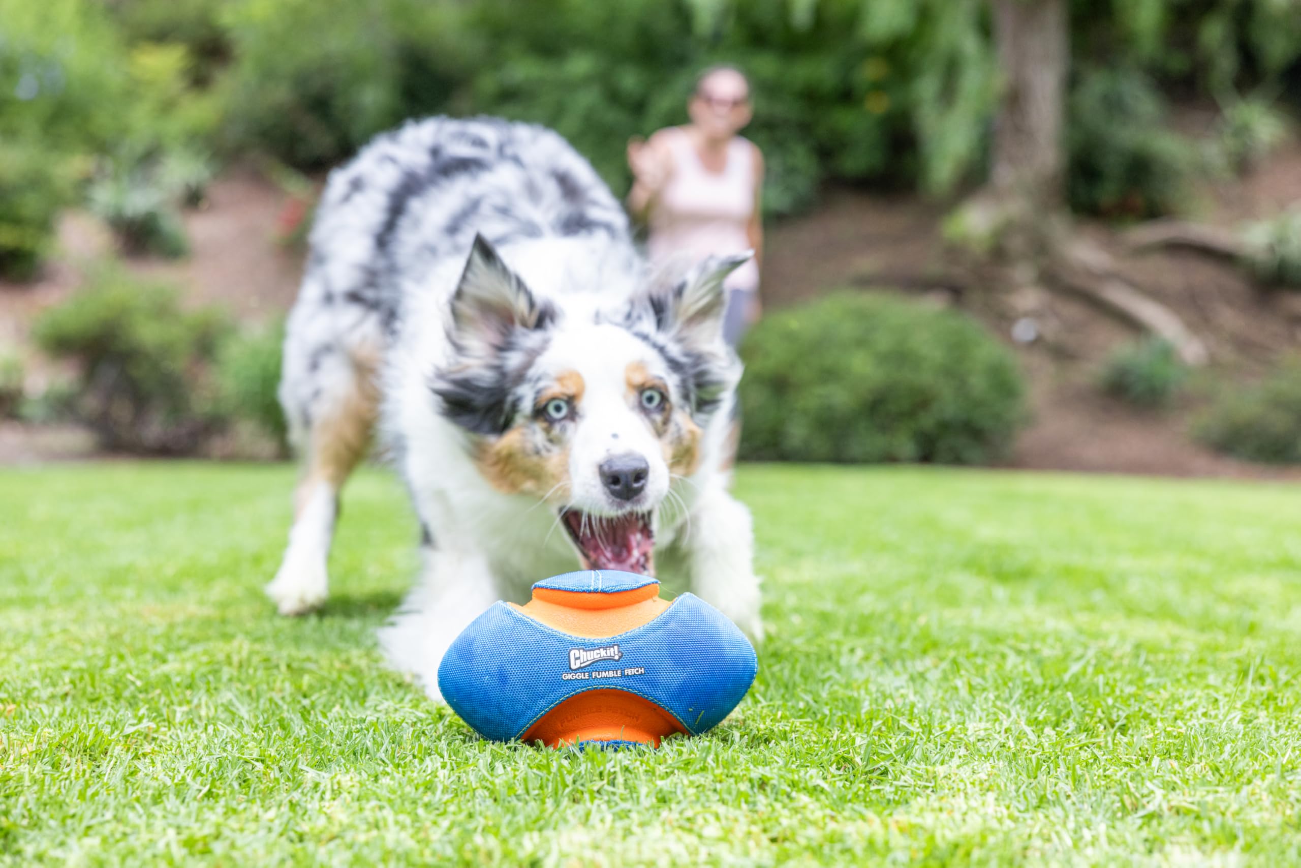 Chuckit! Giggle Fumble ball easy-grab bite zones shown for quick pickup during games.
