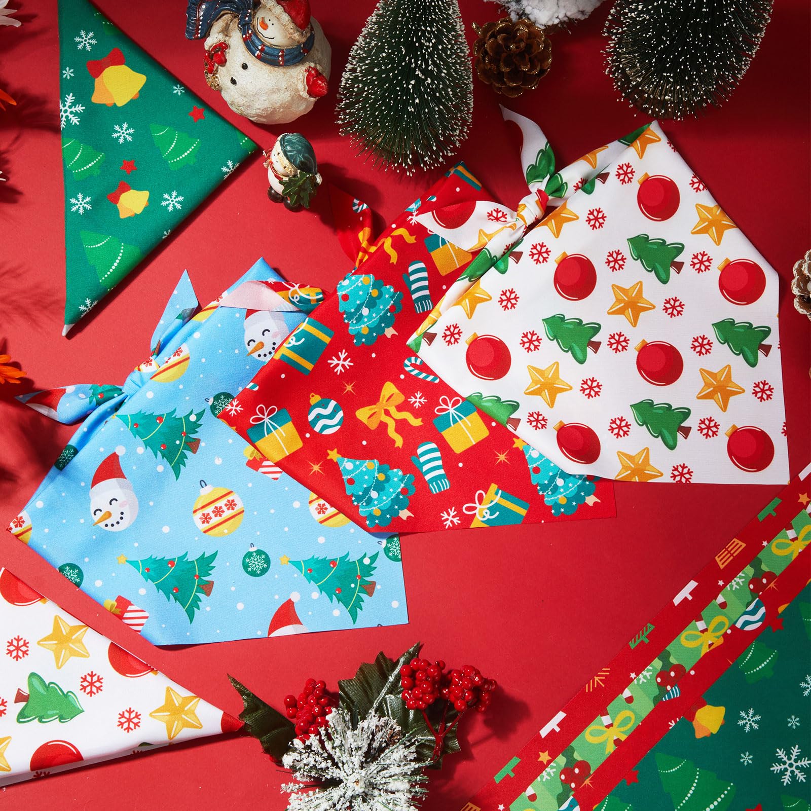 Chunful reindeer-pattern bandana boosts charm at holiday parties and family photos