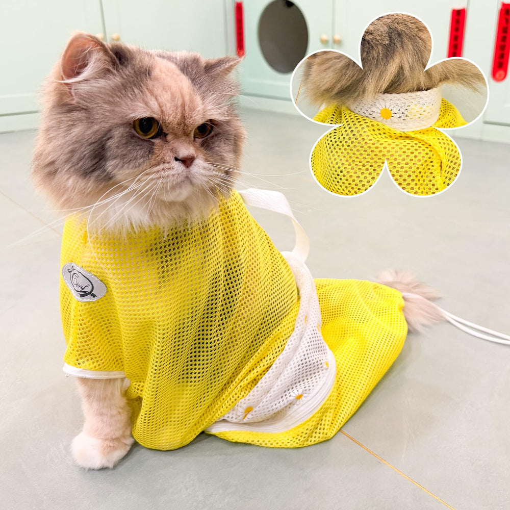 Cinf cat bathing bag uses double drawstrings to reduce movement during baths.
