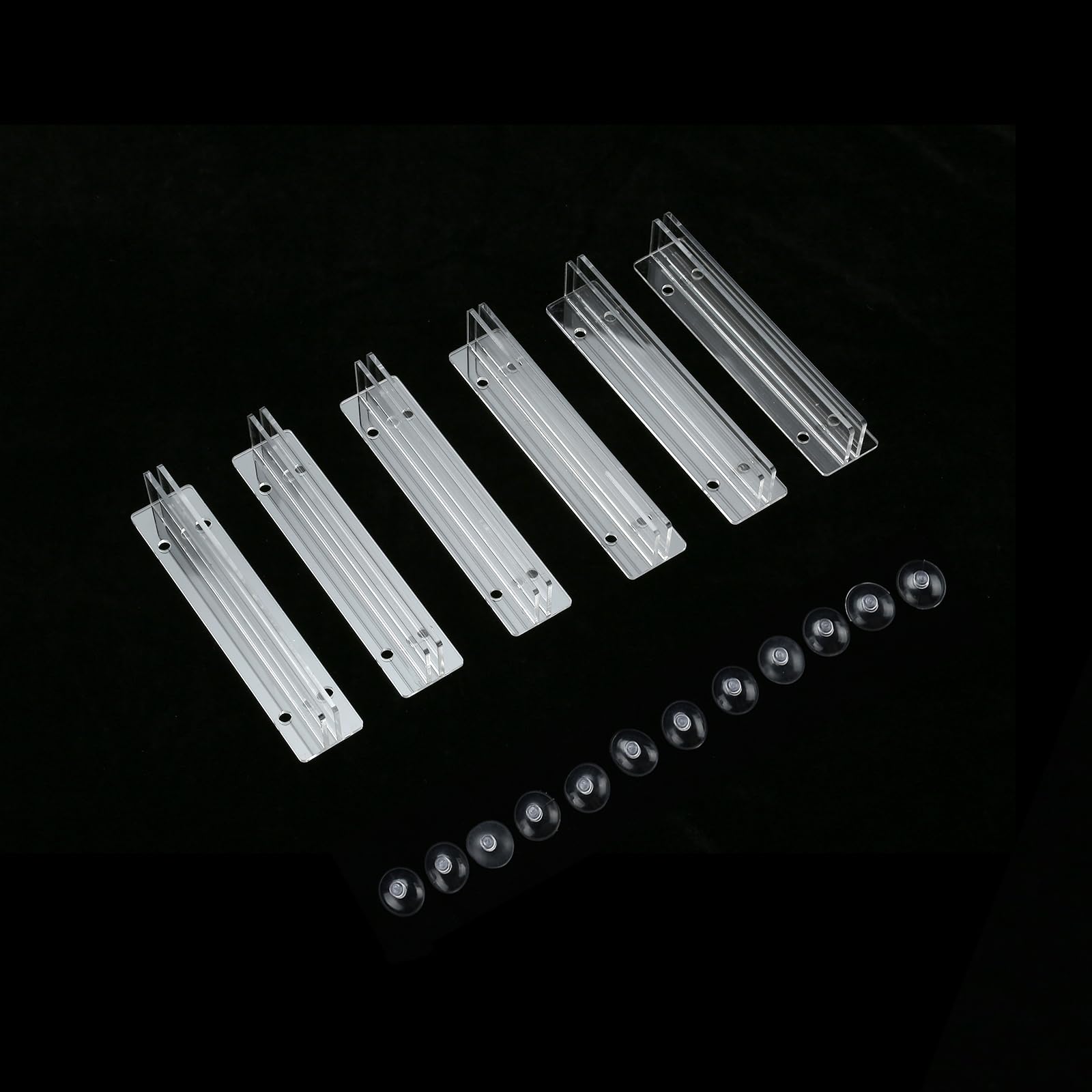 CLarellara acrylic fish tank divider with suction cups ensures secure attachment for clean tank separation.