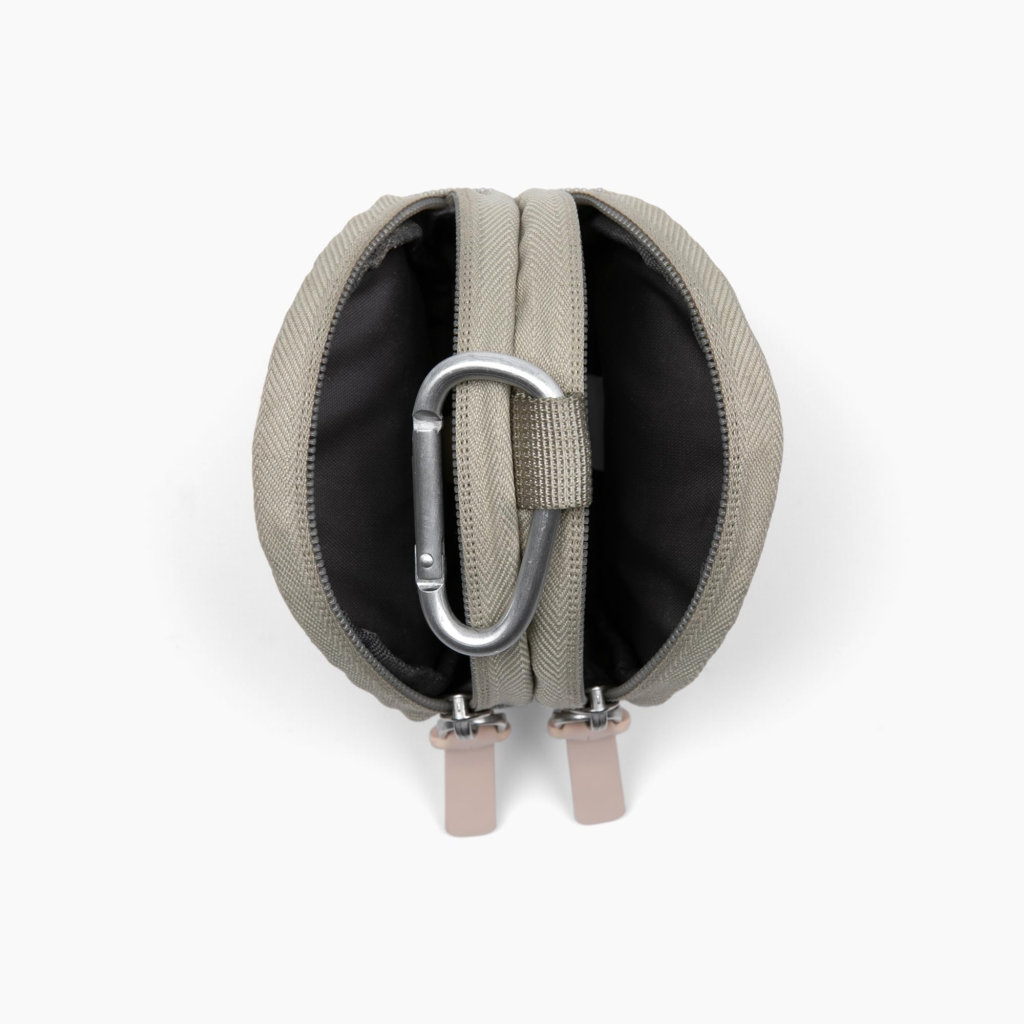 Cleverpup Snackpack dimensions 4in diameter by 2in depth in sand.